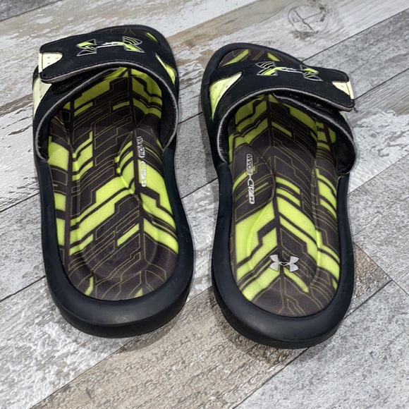 Youth Under Armour Black & Green Flip Flops - 2Y - Picture 3 of 10